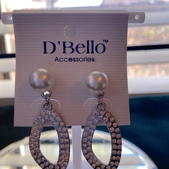 D'Bello Faux White Pearl with Abstract Silver Shape with Small Round Sparkle. - Picture 7 of 11